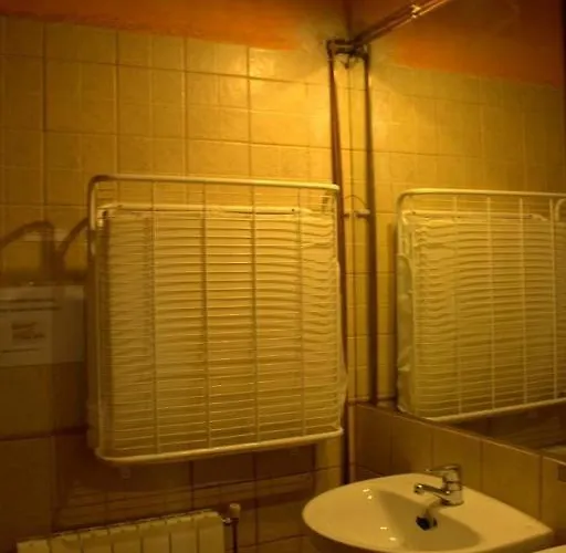 Assut Hostel *